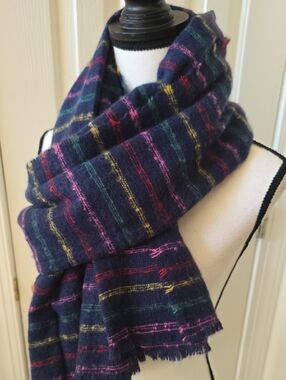 ST. JOHN'S BAY BRAND WOMEN'S WARM DARK NAVY BLUE STRIPED SCARF OR WRAP OSFM